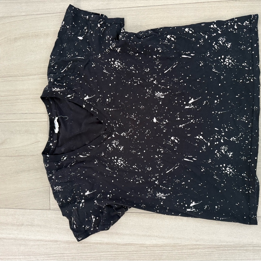 Leallo T-Shirt: Black and White Splatter Short Sleeve Tee